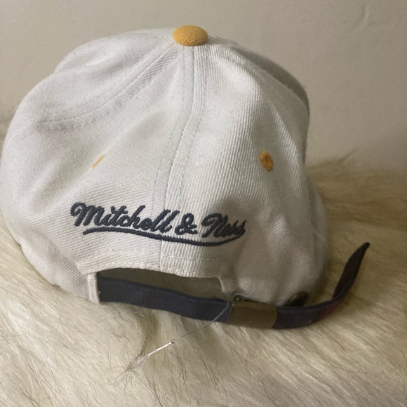 Mitchelll & Ness Sports Cap - Picture 3 of 5